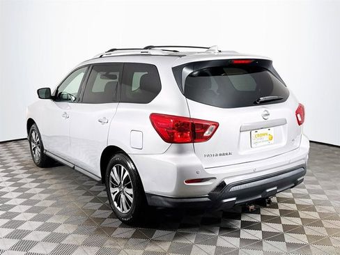 Used 2020 Nissan Pathfinder SV image 8