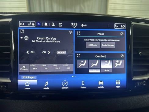 Used 2024 Chrysler Pacifica Touring-L FWD image 12