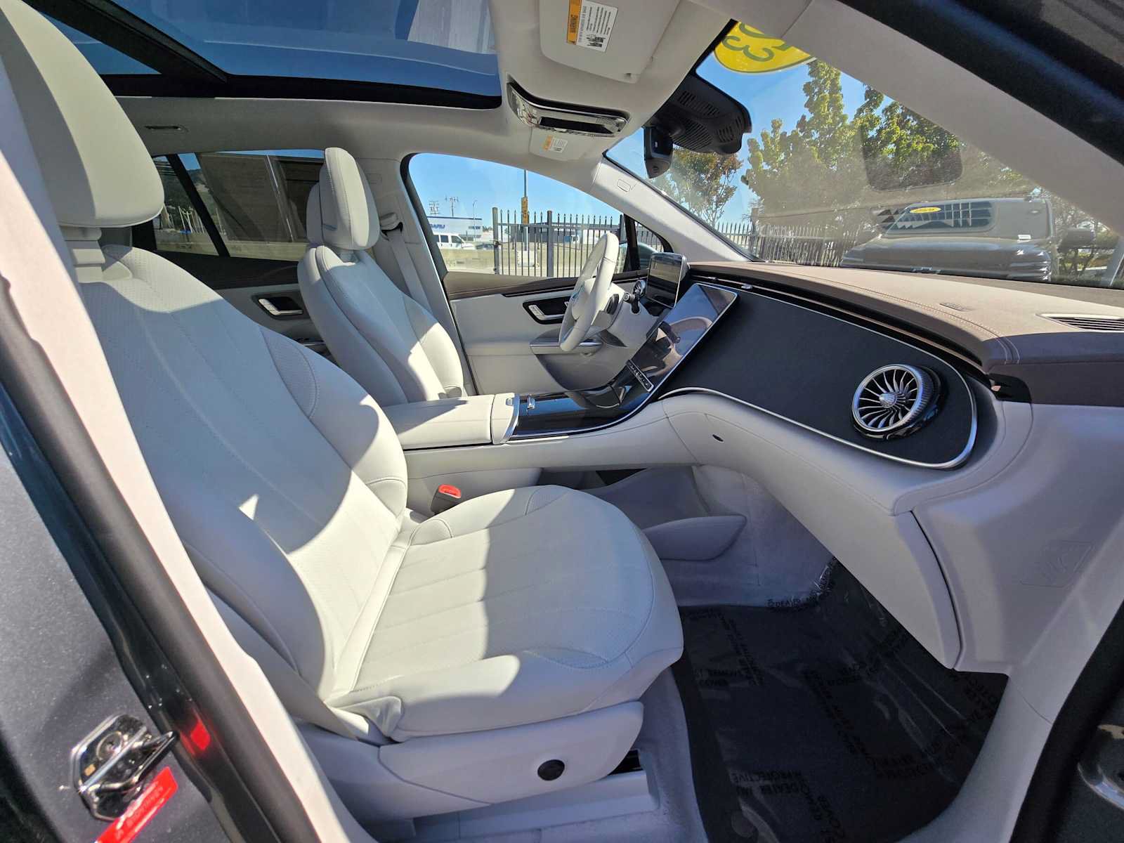 Used 2023 Mercedes-Benz EQE 350+ SUV image 11