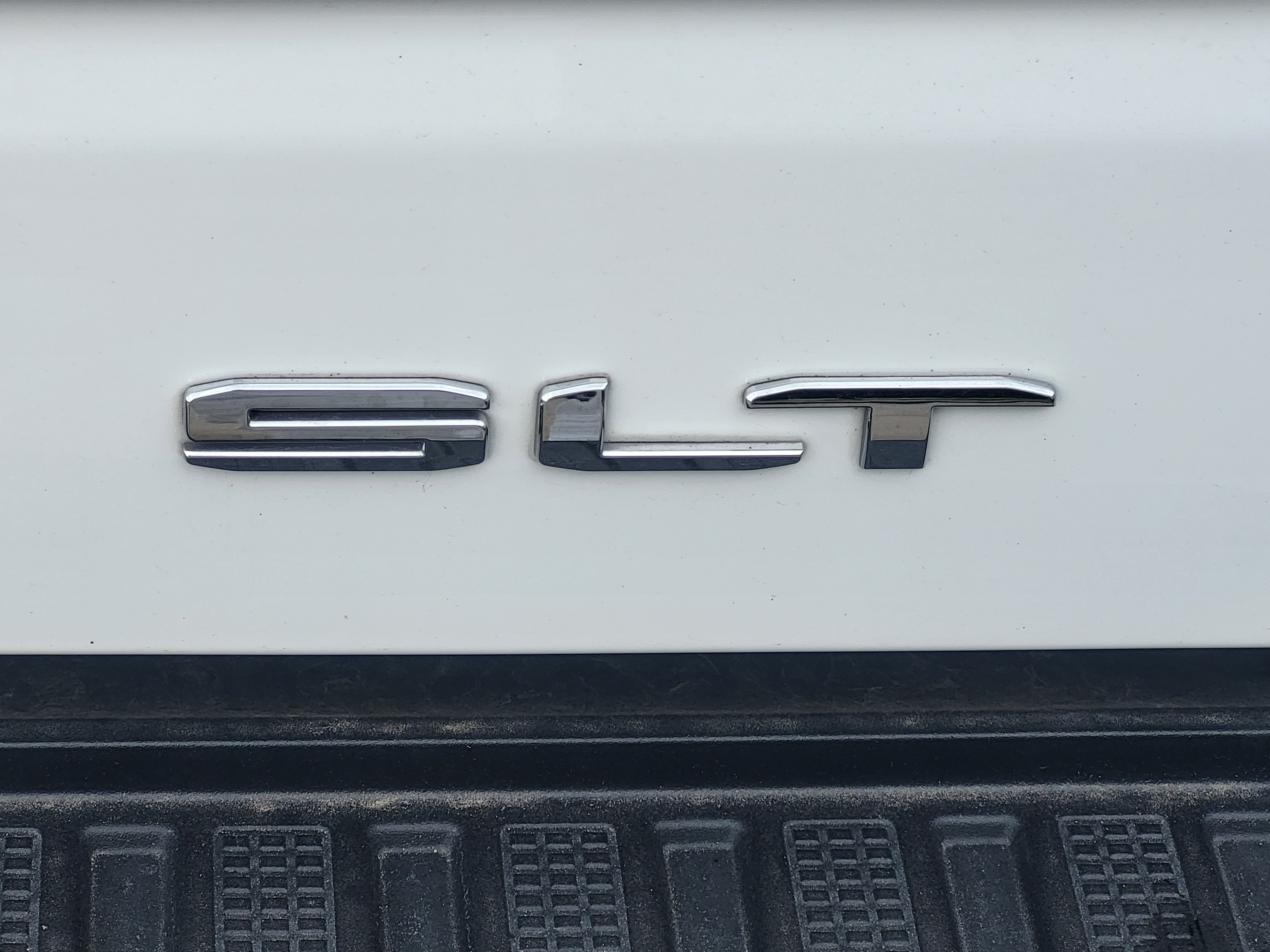 Used 2022 GMC Sierra 1500 SLT w/ SLT Premium Plus Package AWD/4WD image 12