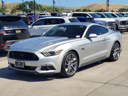 Used 2016 Ford Mustang GT Premium w/ Equipment Group 401A RWD image 8