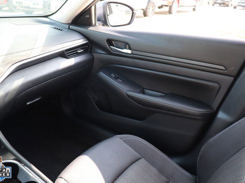 Used 2024 Nissan Altima 2.5 SV w/ SV Premium Package AWD/4WD image 23