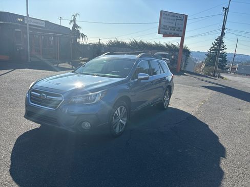 Used 2018 Subaru Outback 2.5i Limited w/ 50th Anniversary Edition image 11