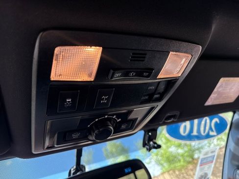Used 2016 Toyota Tacoma TRD Off-Road AWD/4WD image 16