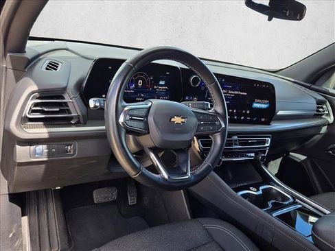Used 2024 Chevrolet Traverse LT image 10