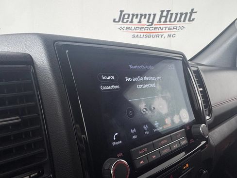 Used 2024 Nissan Frontier PRO-4X w/ Technology Package AWD/4WD image 17
