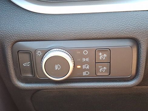 Used 2020 Ford Explorer XLT w/ Equipment Group 202A image 26