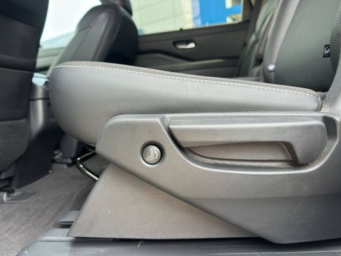 Used 2023 Nissan Pathfinder SL w/ SL Premium Package FWD image 26