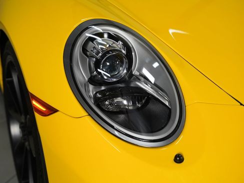 Used 2019 Porsche 911 Speedster RWD image 14