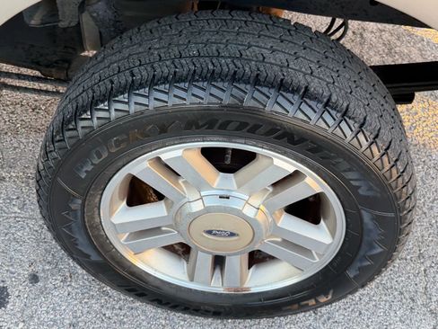 Used 2005 Ford F150 Lariat image 22