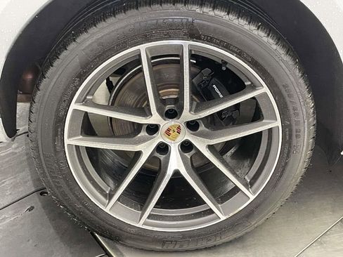 Certified 2025 Porsche Macan image 13