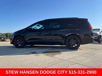 New 2026 Chrysler Pacifica Limited w/ S Appearance Package