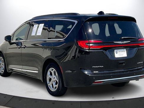 Used 2023 Chrysler Pacifica Limited FWD image 7