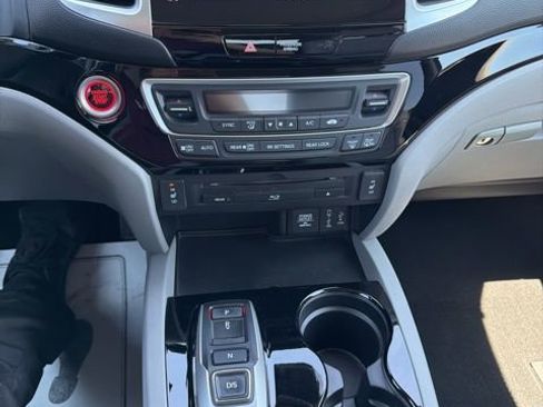 Used 2018 Honda Pilot Touring image 22
