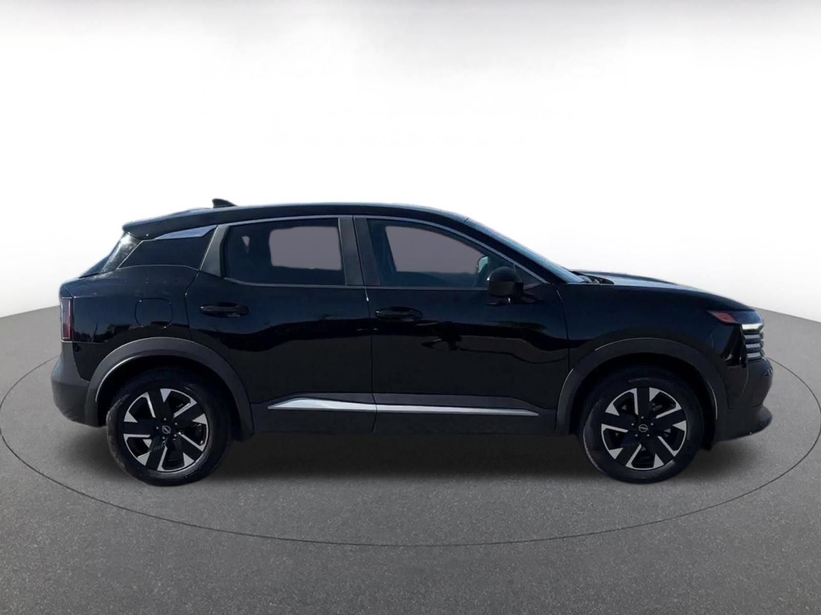 Used 2025 Nissan Kicks SV AWD/4WD image 15