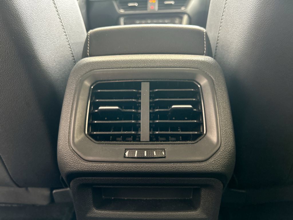Certified 2023 Volkswagen Taos SE FWD image 33