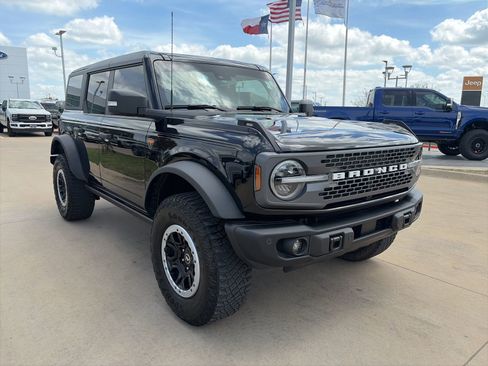 Used 2023 Ford Bronco Badlands image 7
