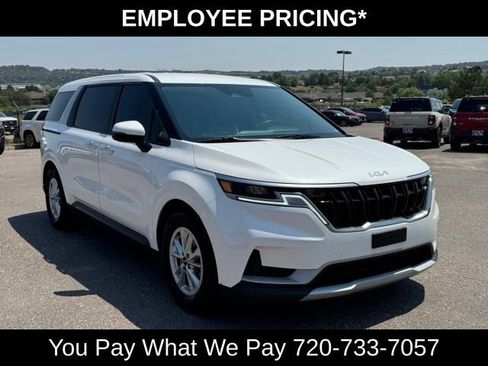 Used 2023 Kia Carnival LX FWD image 9