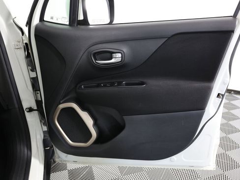 Used 2017 Jeep Renegade Latitude AWD/4WD image 26
