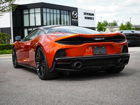 Used 2022 McLaren GT RWD image 10
