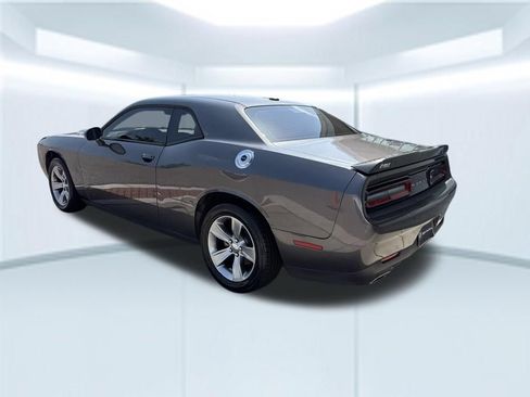 Used 2019 Dodge Challenger SXT RWD image 5