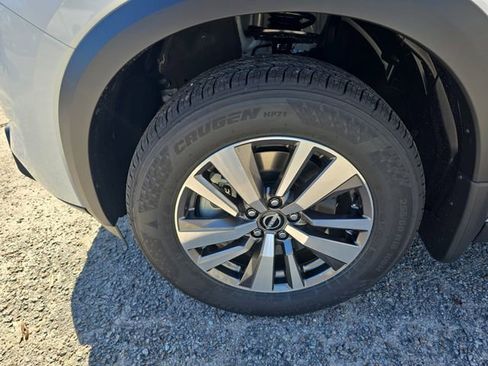 New 2025 Nissan Pathfinder SL image 12