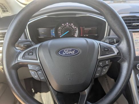 Used 2020 Ford Fusion SE FWD image 19