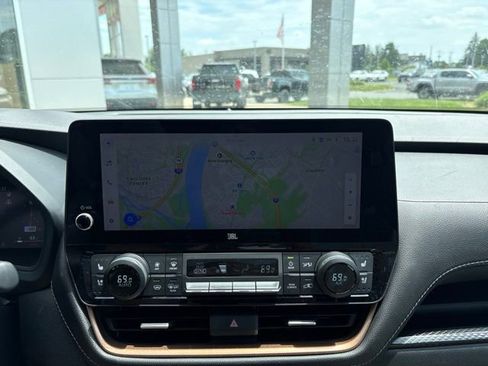 Used 2024 Toyota Grand Highlander AWD Hybrid image 16