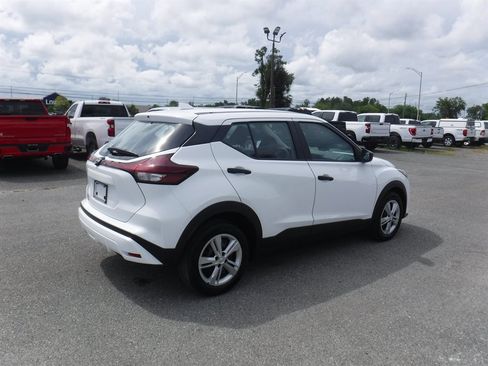 Used 2023 Nissan Kicks S FWD image 2