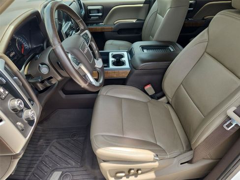 Used 2019 GMC Sierra 2500 SLT w/ Duramax Plus Package AWD/4WD image 17