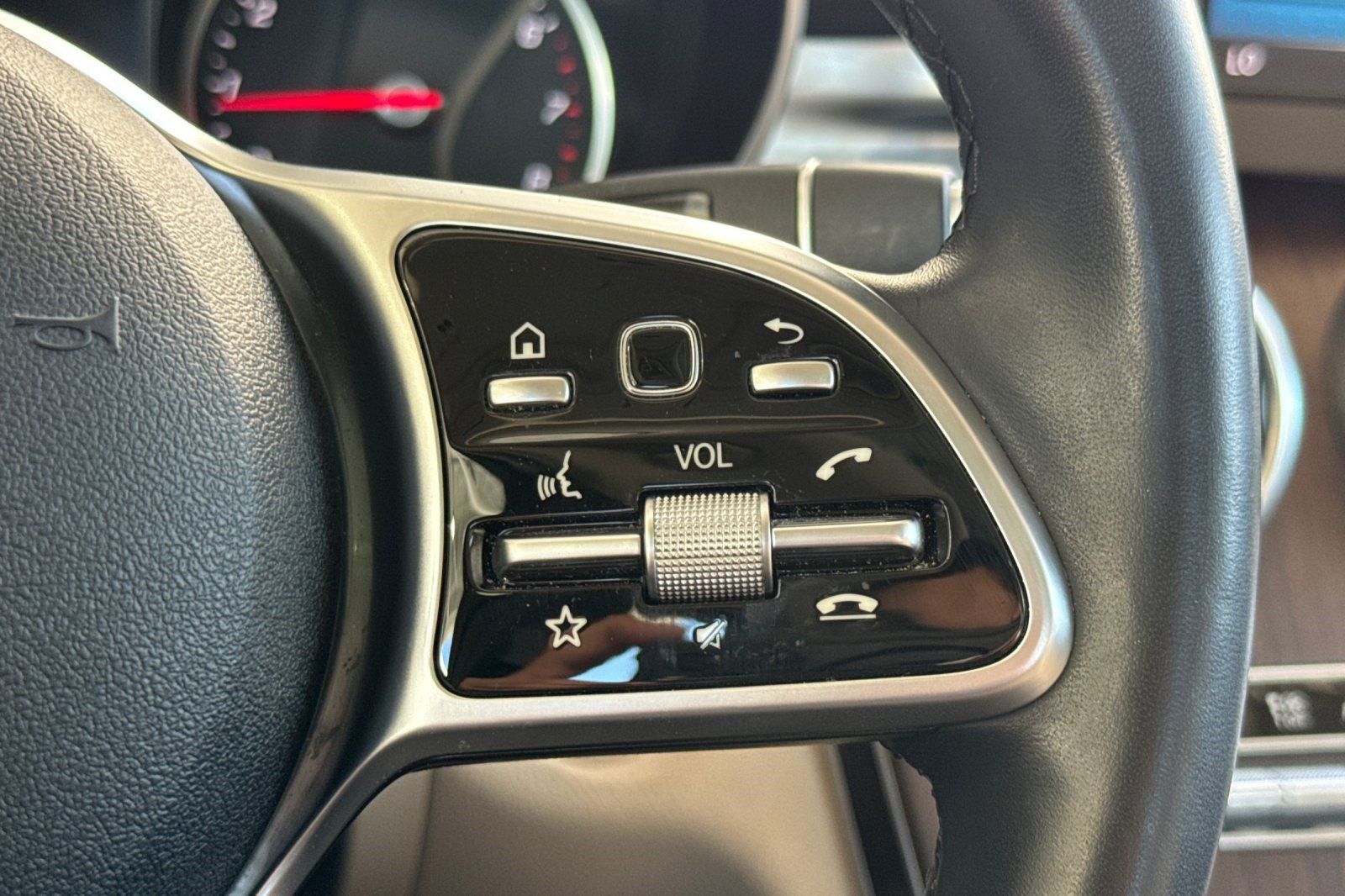 Used 2019 Mercedes-Benz C 300 4MATIC Sedan image 31
