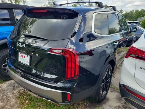 Used 2025 Kia Telluride S FWD image 2