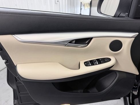Used 2019 INFINITI QX50 Luxe w/ Navigation Package AWD/4WD image 12