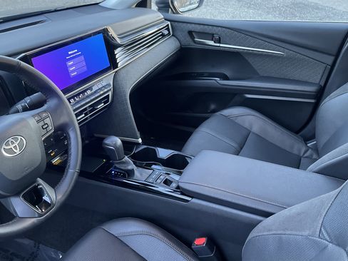 Used 2025 Toyota Camry XLE image 16