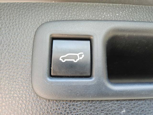 Used 2020 Toyota Highlander XLE FWD image 33