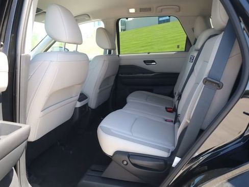 Used 2025 Nissan Pathfinder SL FWD image 20