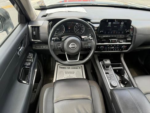 Used 2022 Nissan Pathfinder SL w/ SL Premium Package image 13