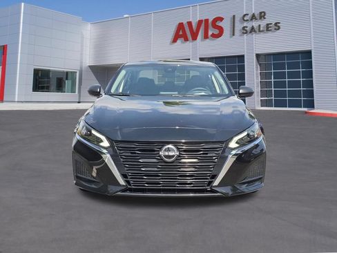 Used 2025 Nissan Altima 2.5 SV FWD image 2
