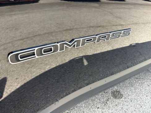 Used 2024 Jeep Compass Latitude AWD/4WD image 9