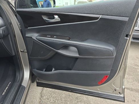 Used 2019 Kia Sorento L image 39