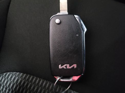 Used 2022 Kia Sorento LX image 31