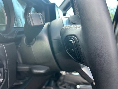 Used 2025 Jeep Wrangler Unlimited Sahara AWD/4WD image 36