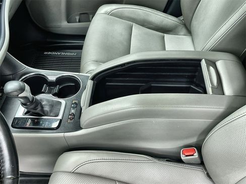 Used 2017 Toyota Highlander Limited Platinum w/ Carpet Mat Package image 18