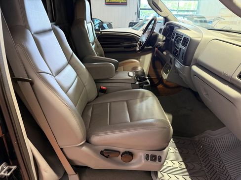 Used 2005 Ford Excursion XLS RWD image 15