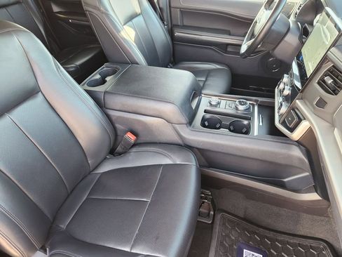 Used 2024 Ford Expedition Max XLT image 15