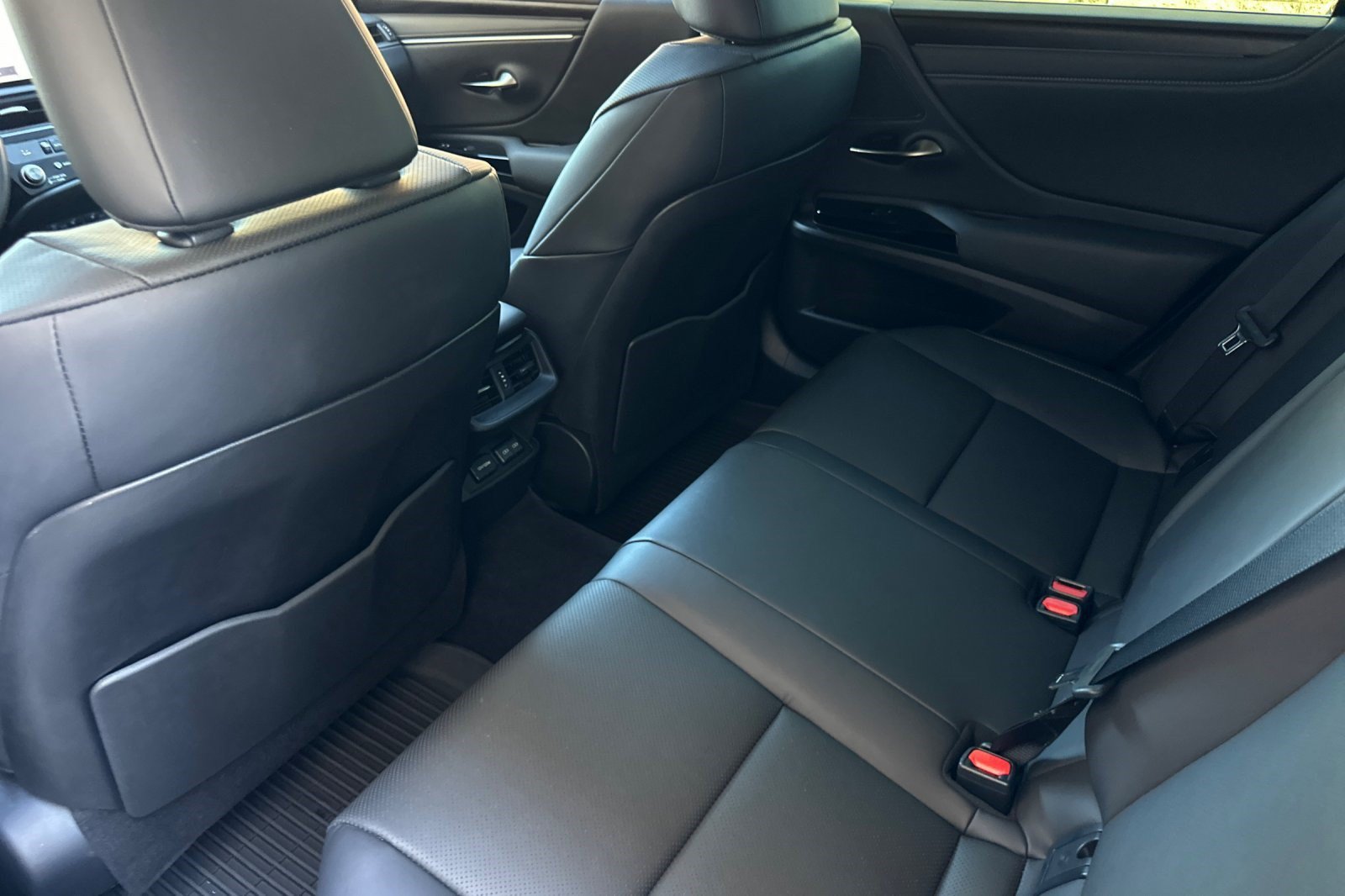 Used 2025 Lexus ES 300h F Sport w/ Accessory Package (Z1) FWD image 25