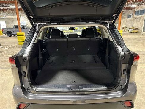 Certified 2022 Toyota Highlander XLE image 11
