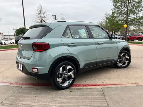 Used 2025 Hyundai Venue SEL image 6