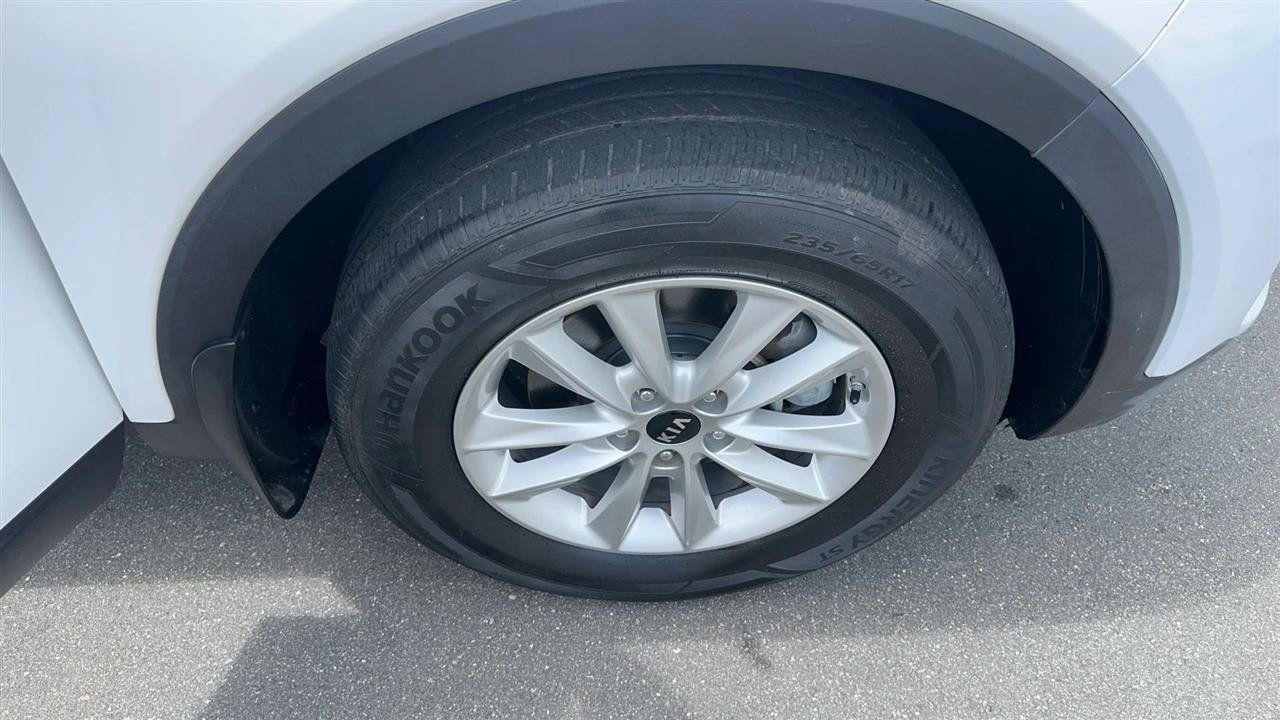 Used 2019 Kia Sorento FWD w/ LX Convenience Package image 16