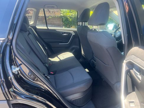 Used 2025 Toyota RAV4 XLE AWD/4WD image 16